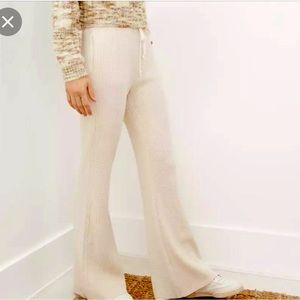 ⚠️⚠️ Size small, fits slightly larger. THESE ARE ALSO NAVY NOT CREAM. Like new!